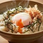 逆流性食道炎の方にもおすすめできる、安全で美味しそうな「温泉卵丼」。